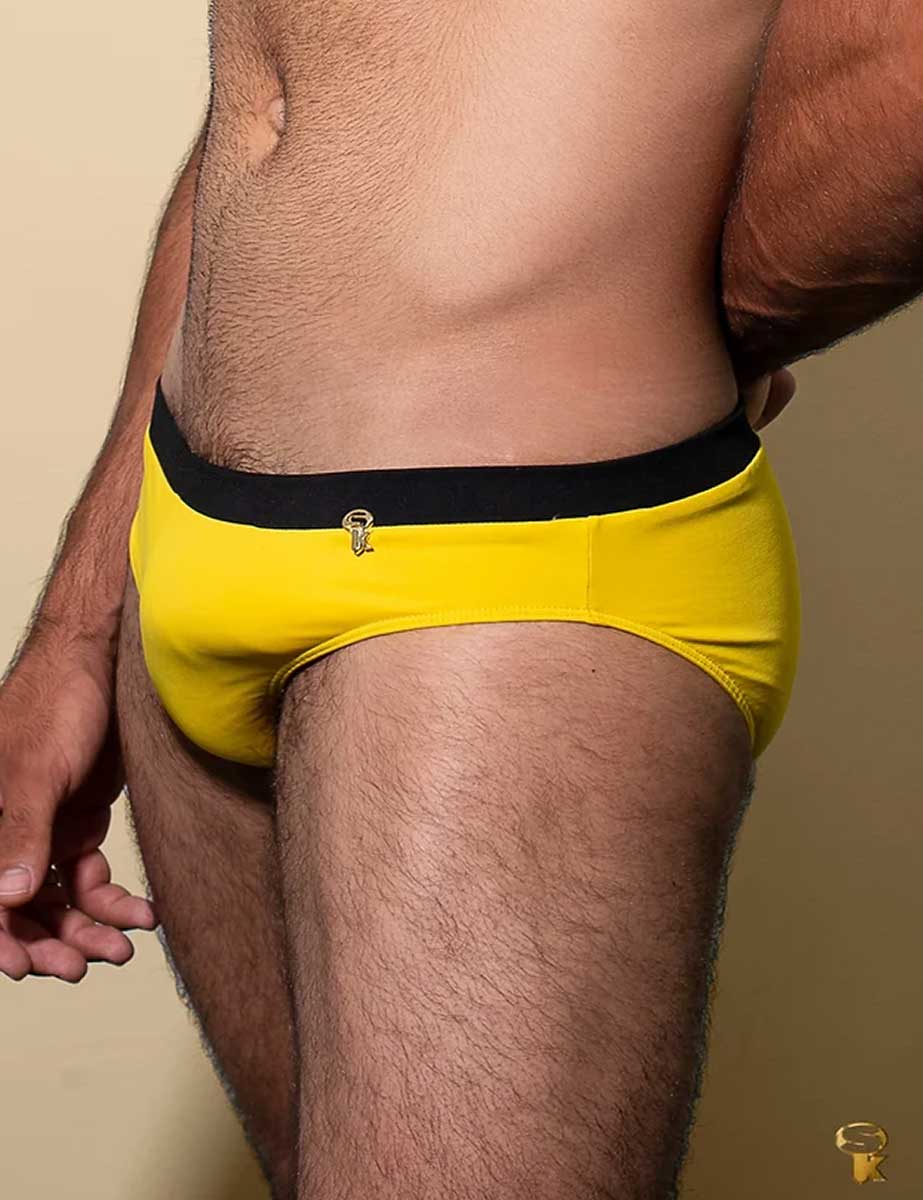 Traje de Baño Hombre Corte Brief Slim Amarelo Preto