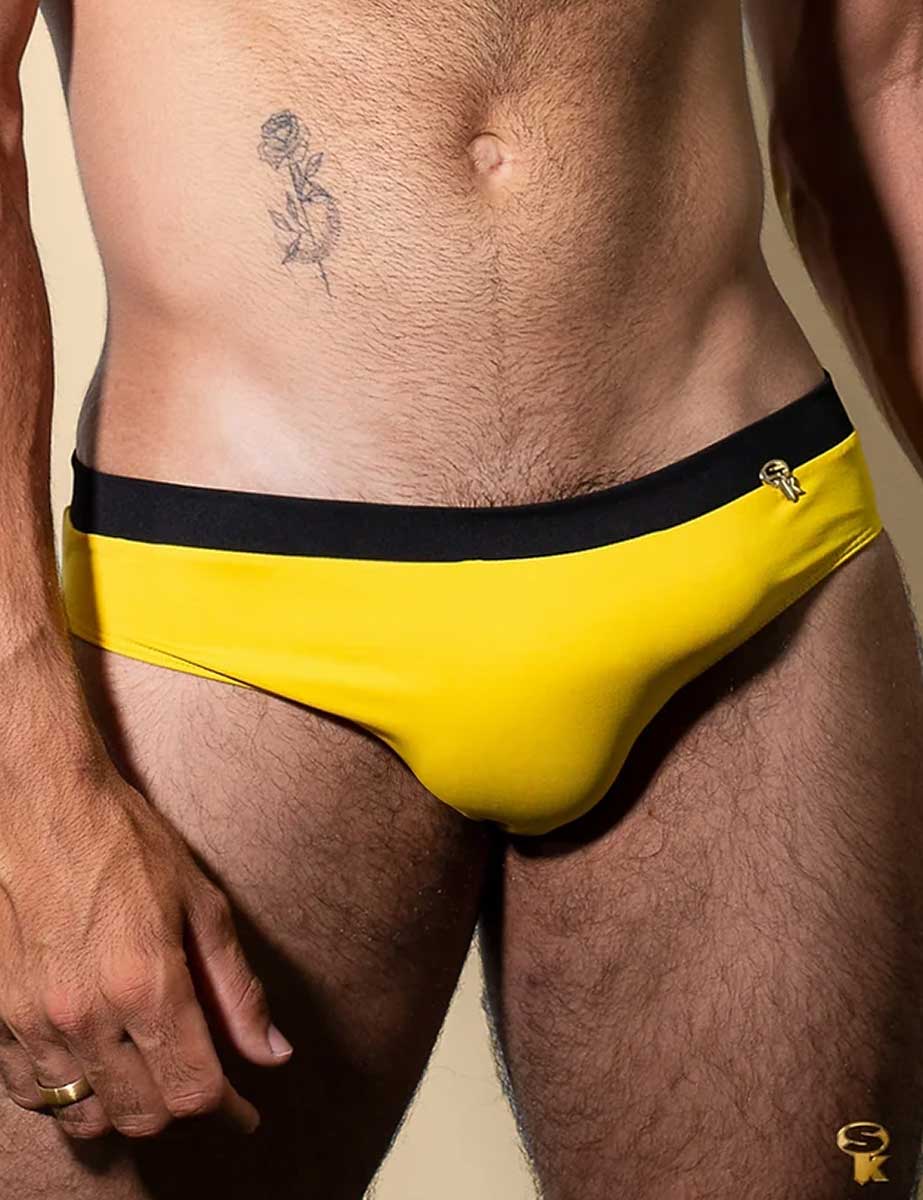 Traje de Baño Hombre Corte Brief Slim Amarelo Preto